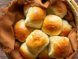 quick dinner rolls in a basket