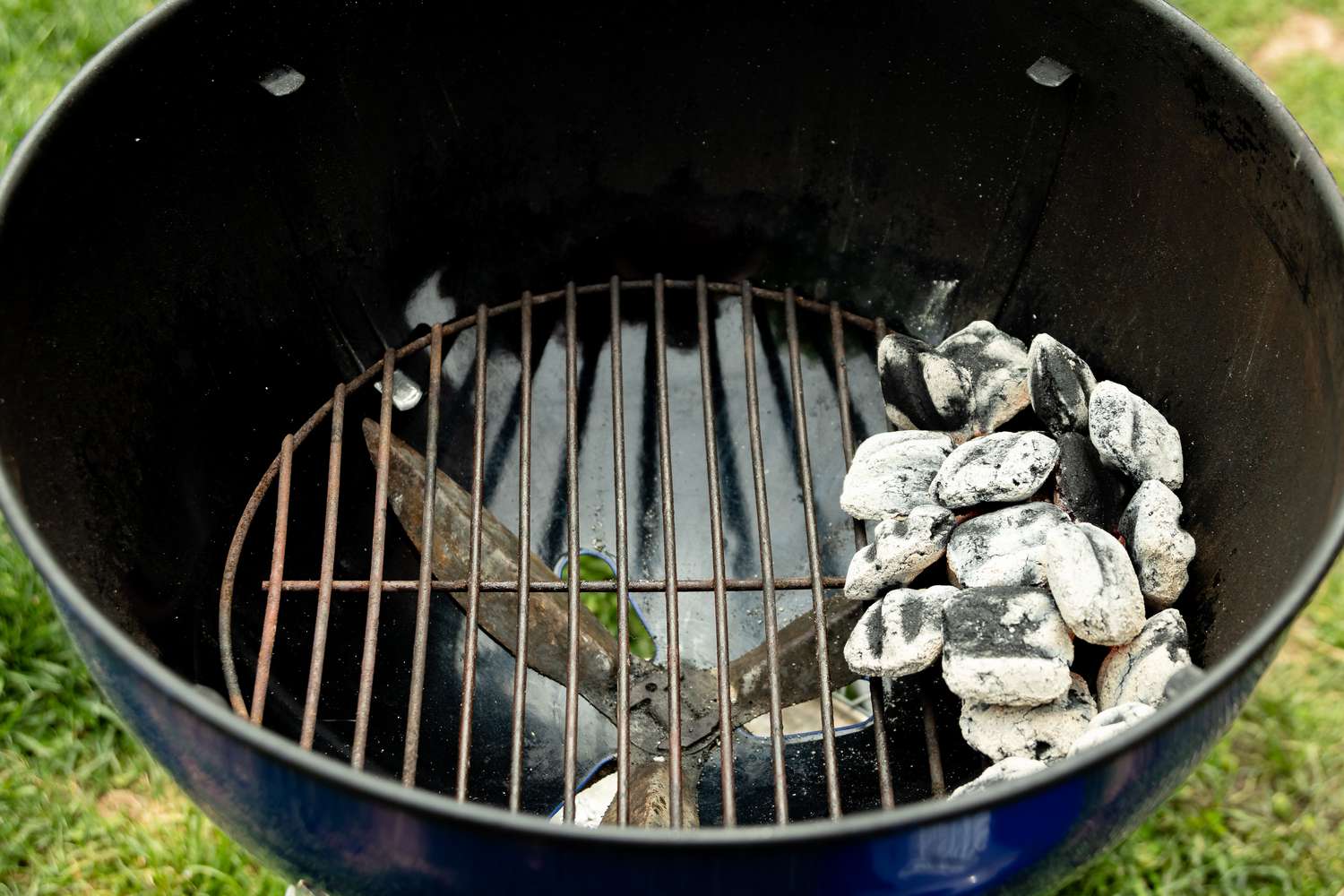 Grill with Charcoal for Grilled Bacon-Wrapped Salmon Bites with Lemon Garlic Mayo