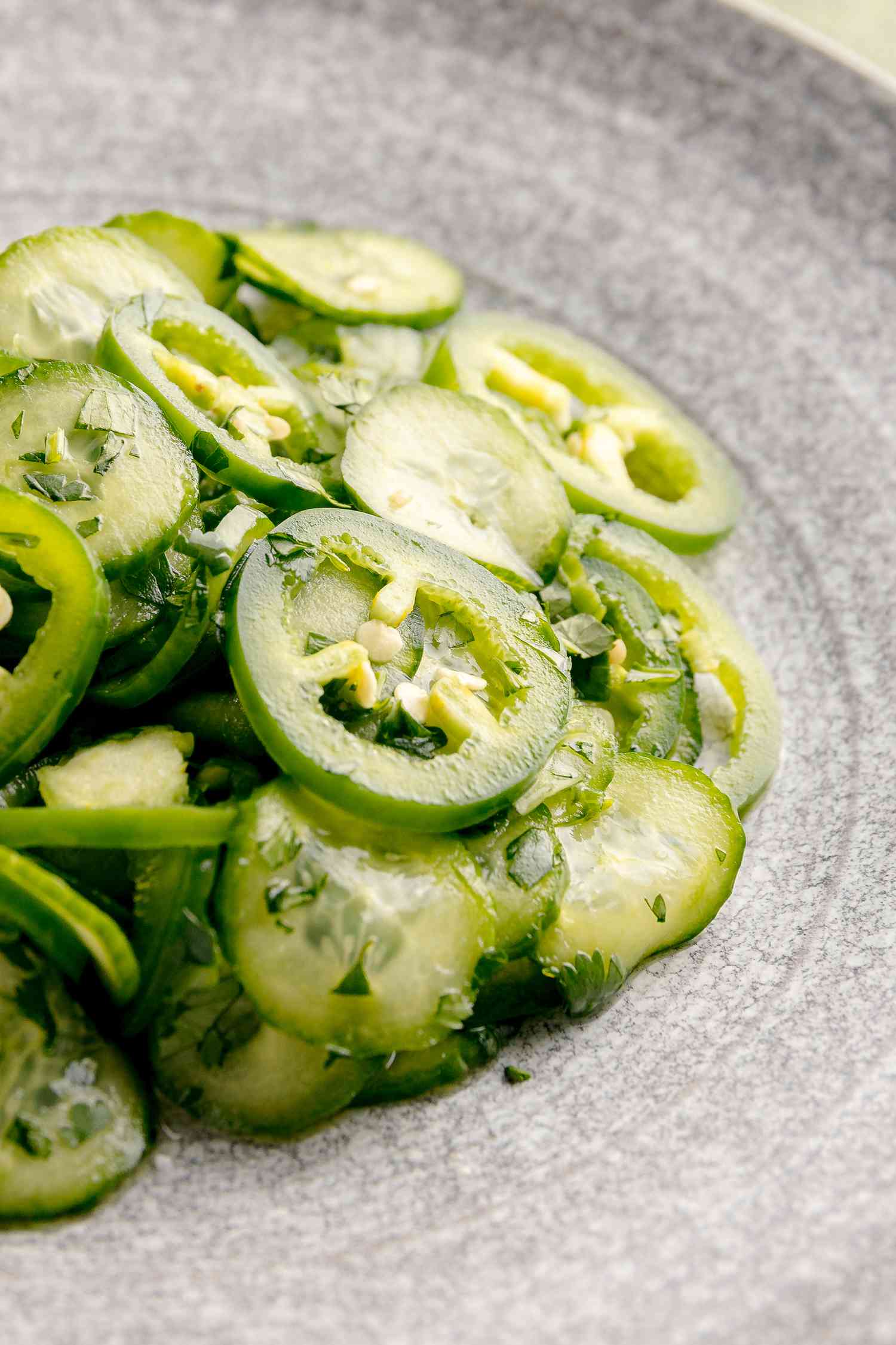 Salade épicée de concombre et de jalapeño