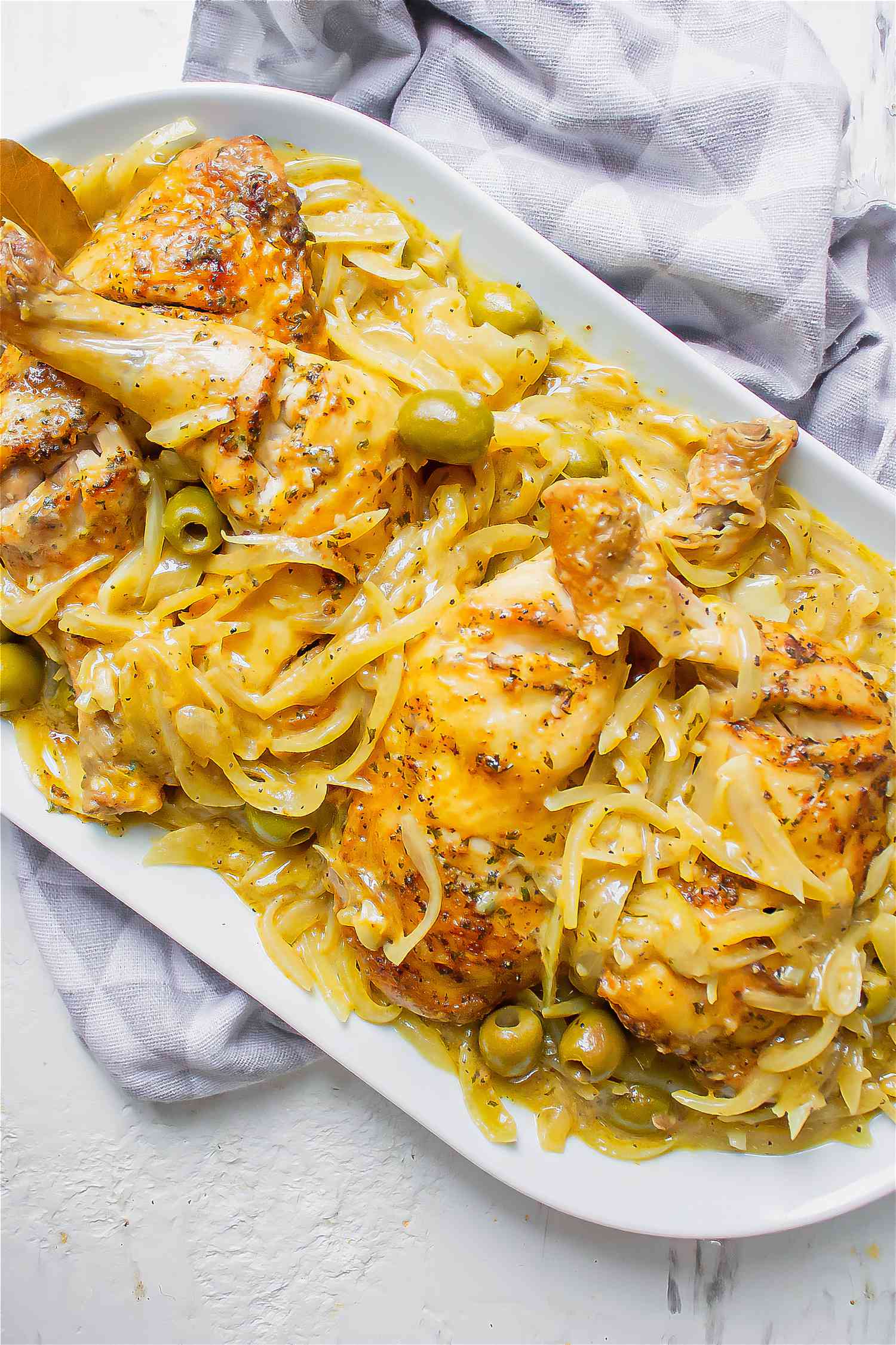 Poulet yassa facile avec sauce moutarde et olives