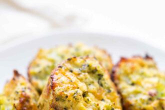 Bouchées d’œufs au brocoli et au cheddar