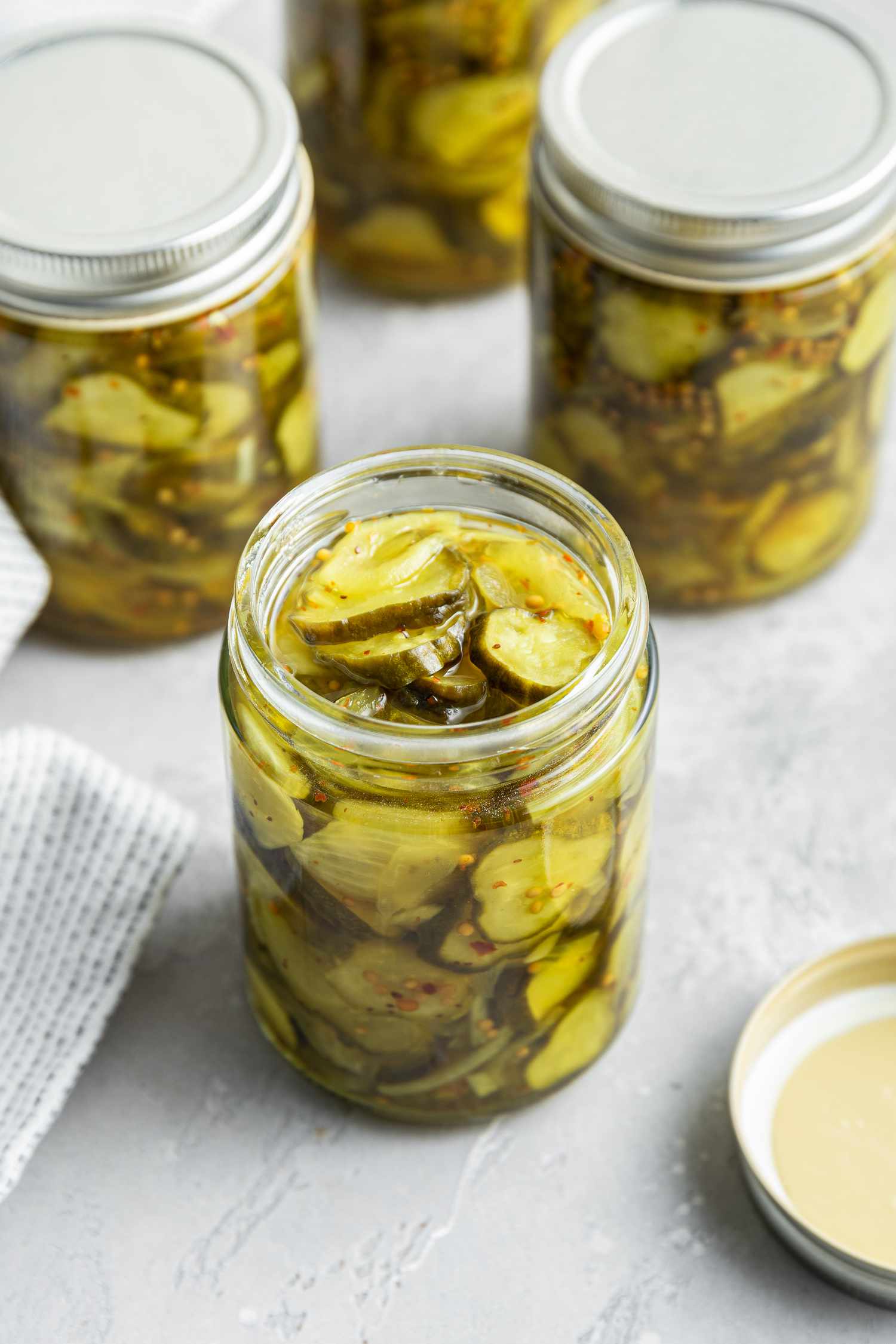 Cornichons au pain et au beurre