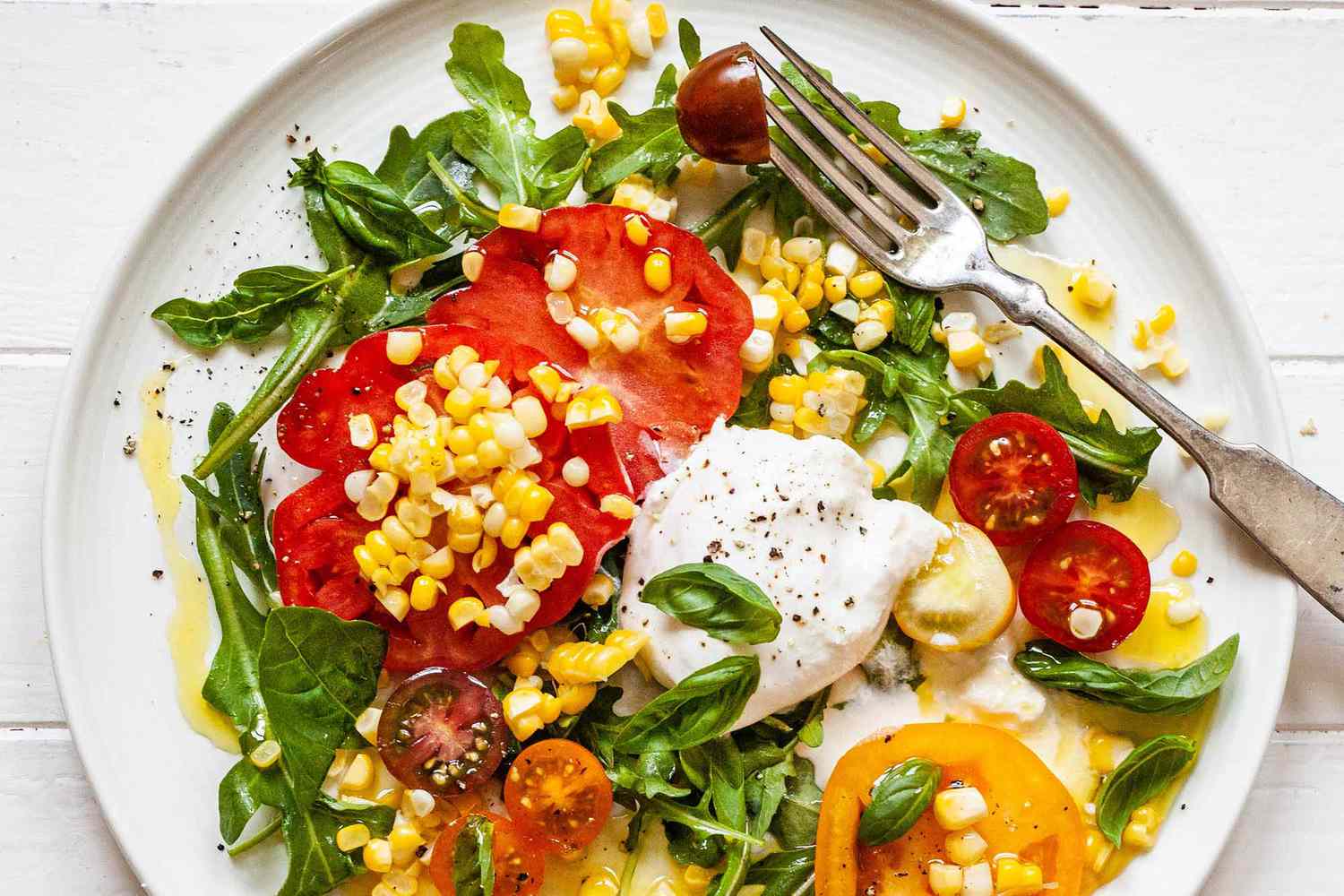 Salade d'Été avec Tomates et Maïs