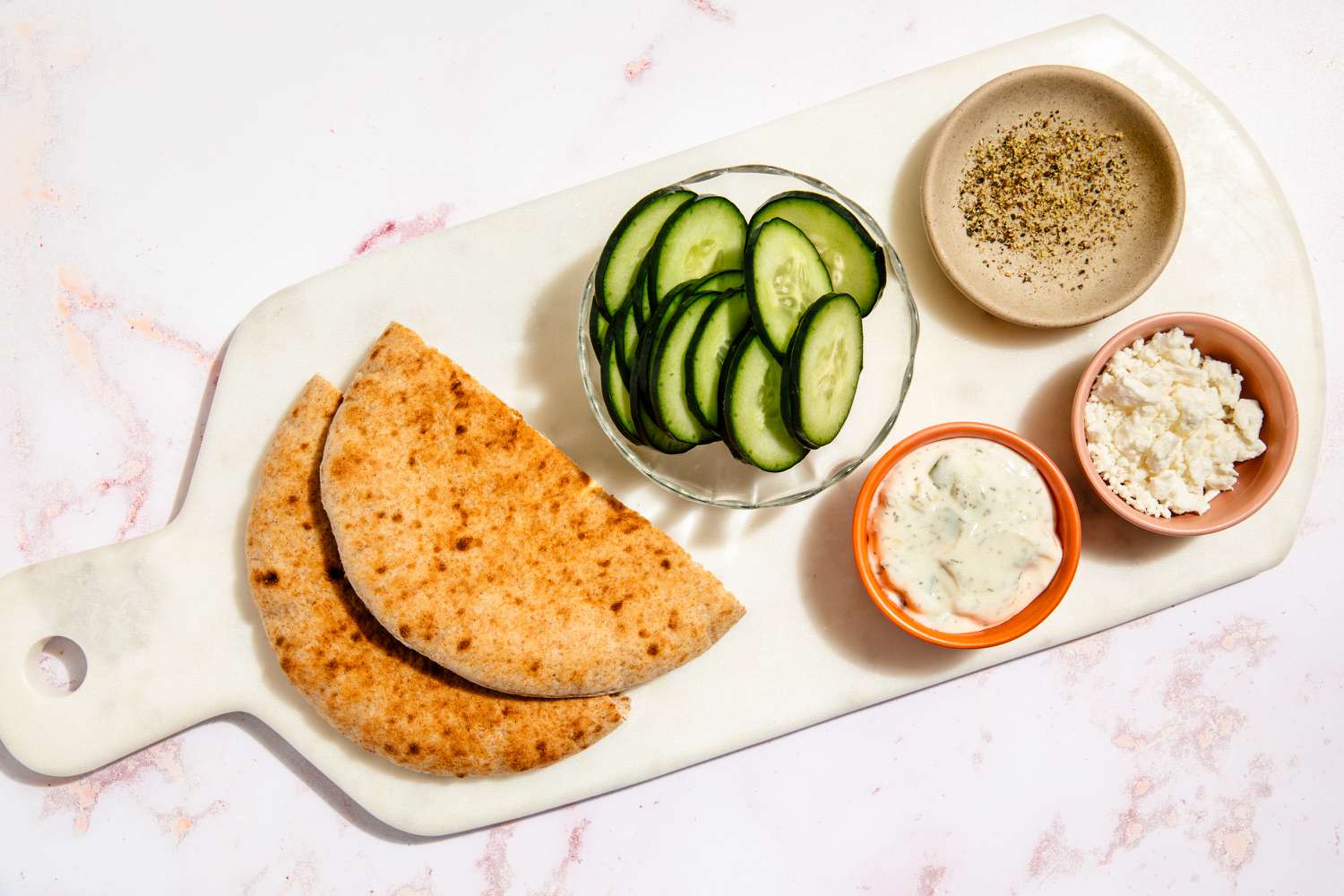 Ingrédients pour faire un sandwich au concombre