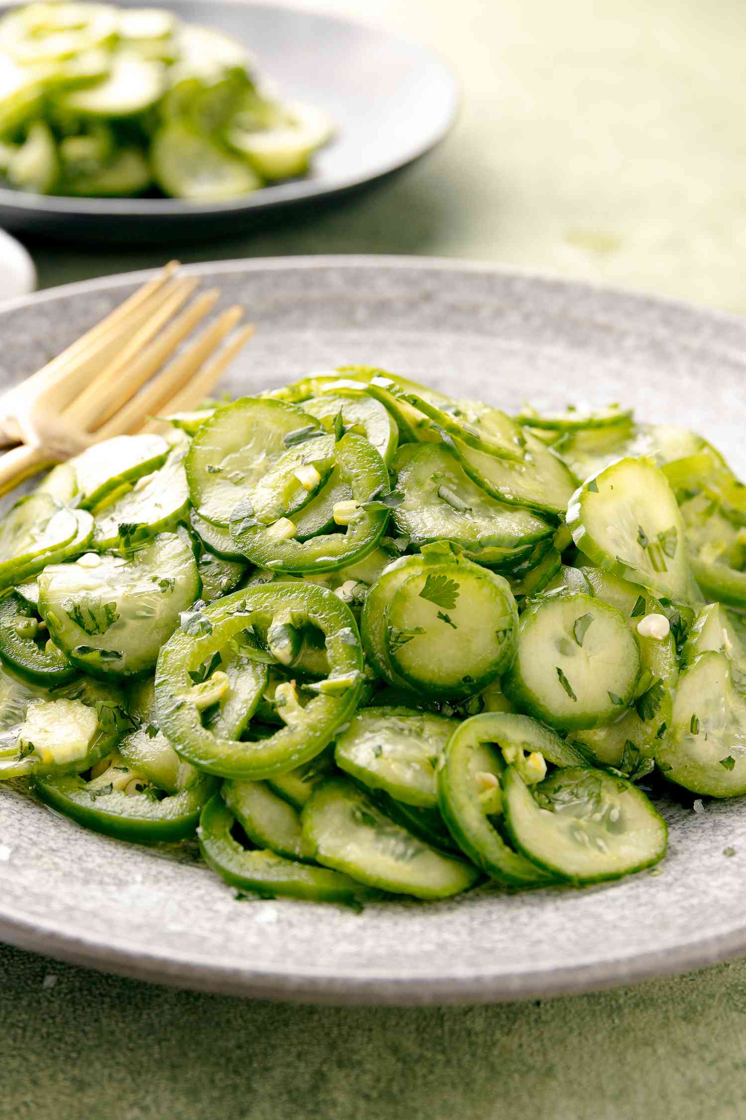 Salade épicée de concombre et jalapeño